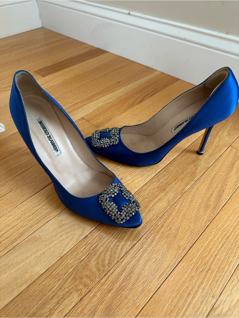 The famous Manolo Blahnik Women’s Blue Satin Hangisi Crystal-Embellished Pumps